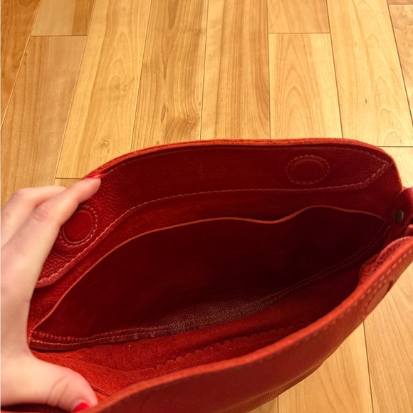 Portland Leather Red Koala Sling Bag - Picture 3 of 3